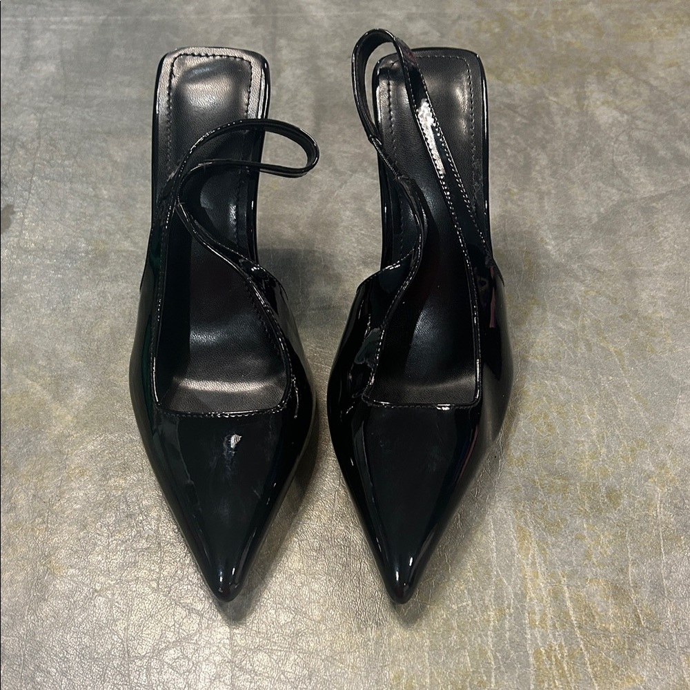 Black Pumps - Picture 2 of 5